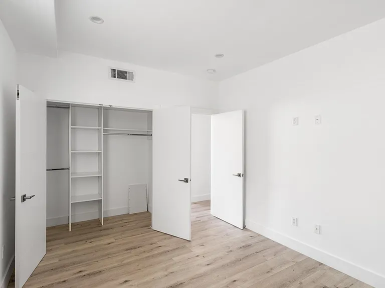 7125 S La Cienega Blvd — Photo 12