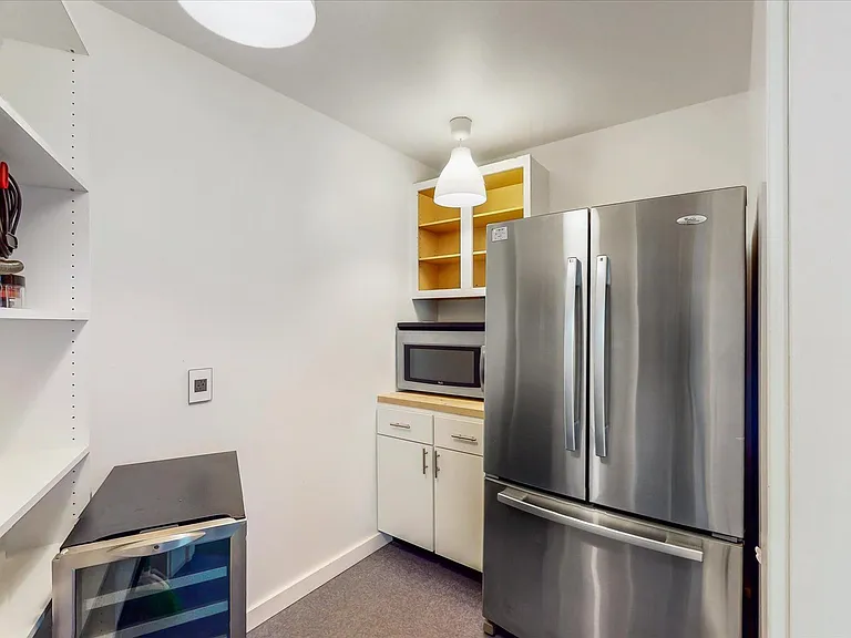 301 N Neil St #808-809 — Photo 22