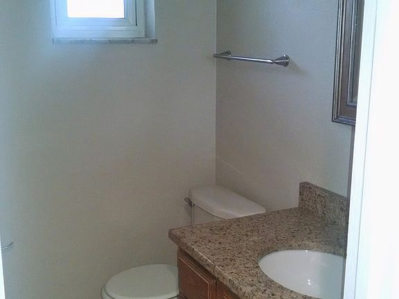 4th image of 216 W Berkshire Cir