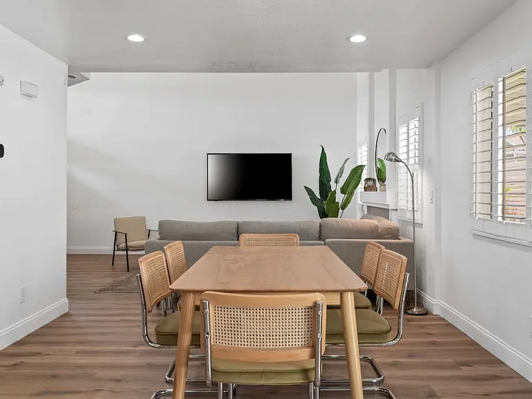 Crocus Pl — Photo 11