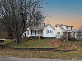 163 Cliff St, Ishpeming, MI 49849