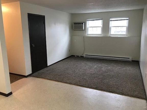 3rd image of 915 10th Ave W APT 2