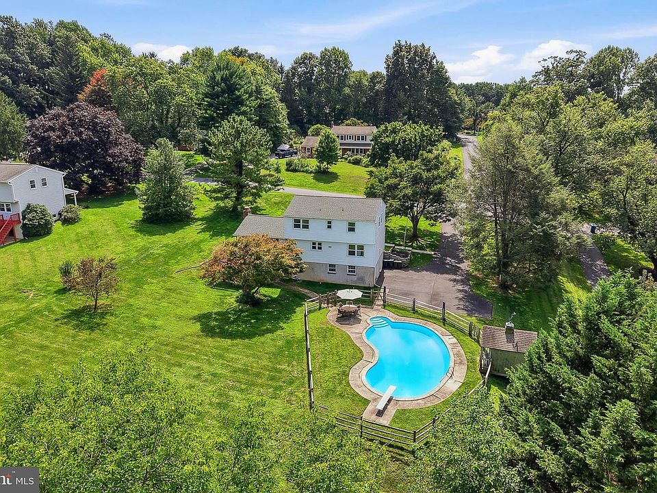 2nd image of 111 Skyline Dr