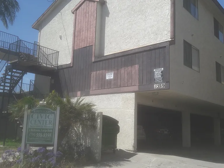 1329 W Civic Center Dr — Photo 9