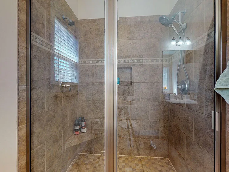 505 Pinehurst Cir — Photo 42