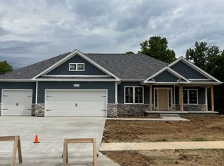 5026 Stonehaven Ln, Columbus, IN 47201