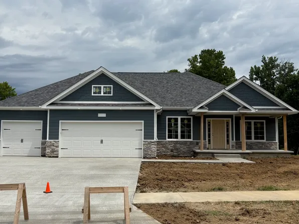 5026 Stonehaven Ln, Columbus, IN 47201