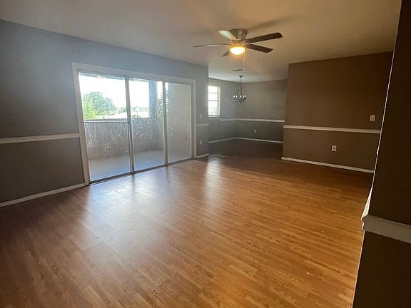 5th image of 3986 Versailles Dr