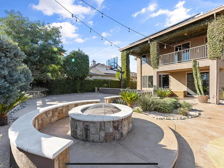 701 Rolling Green Dr — Photo 6