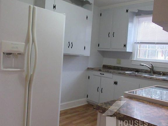3rd image of 10 Winthrop Ave