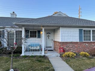 9 Dawn Dr, Oakdale, NY 11769
