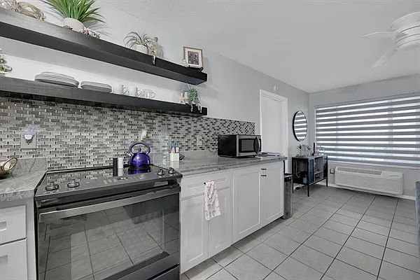 200 W Kingfish St #E-102 — Photo 15