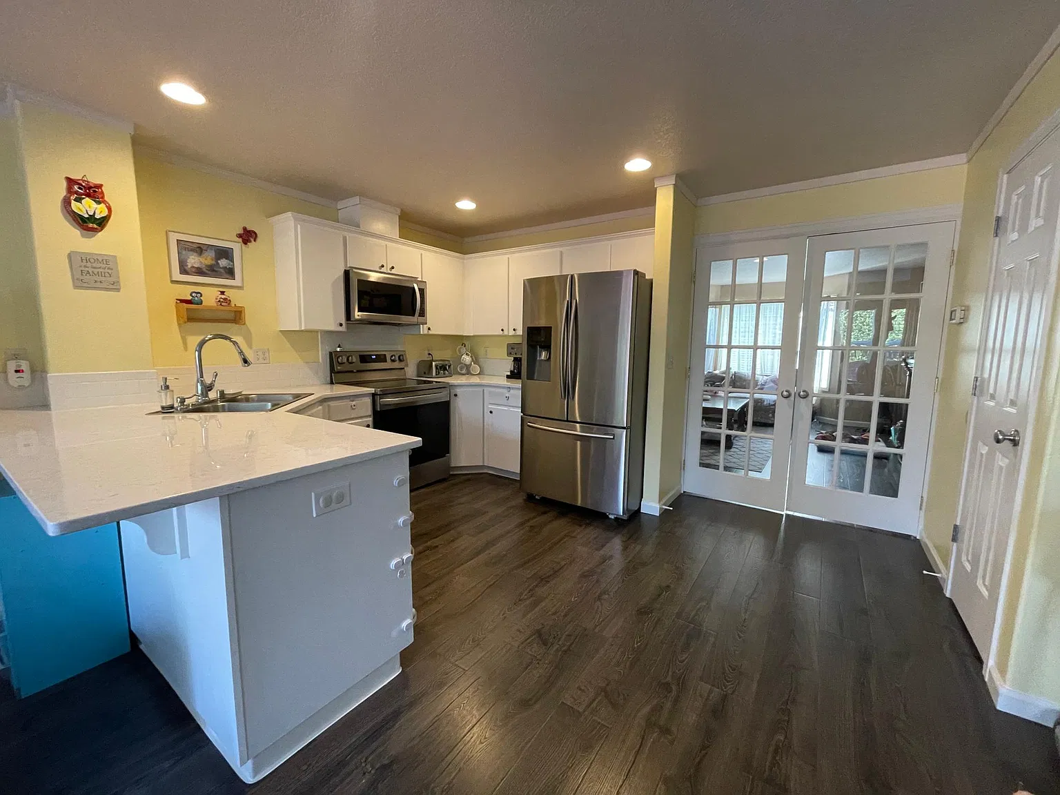 4 bed, 2.5 bath, 2000 sqft, $2,500 — Photo 2