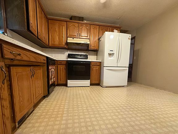 4th image of 300 4th Street