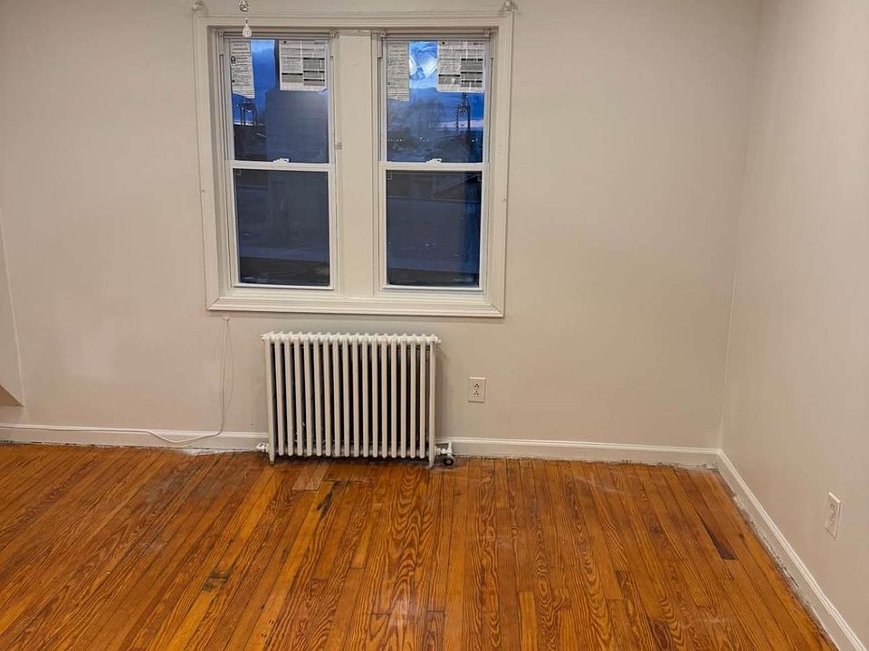 1st image of 135 W 22nd St