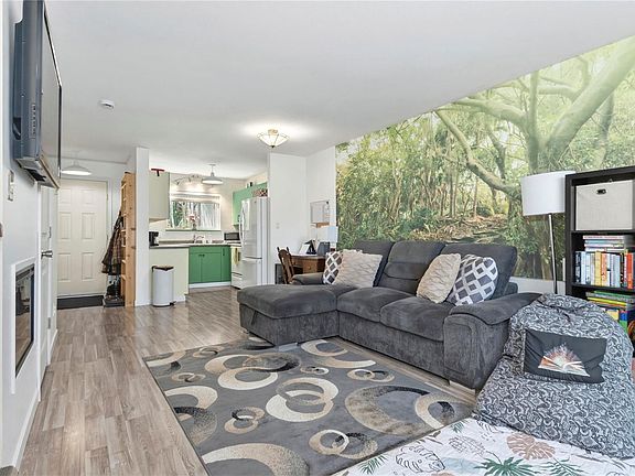 2nd image of 555 Rockland Rd #9