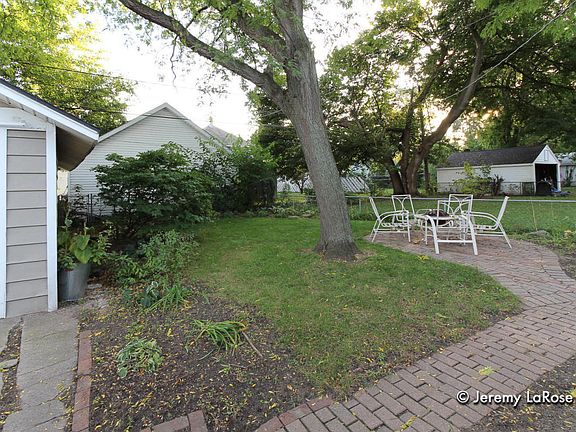 4th image of 252 W 11th St