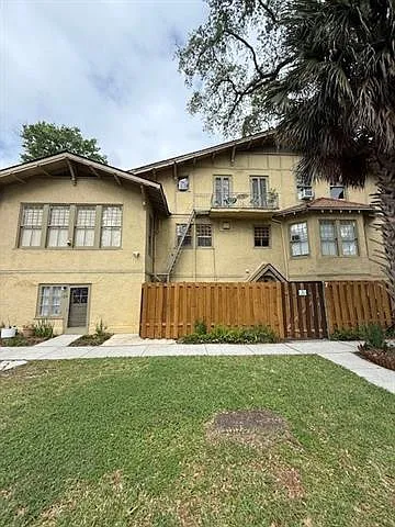 7 Allard Blvd #1