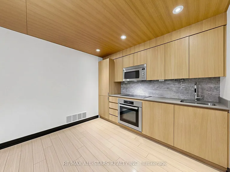 110 Fort York Blvd #G08 — Photo 18
