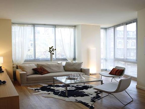 3rd image of 11 E 1st St APT 611