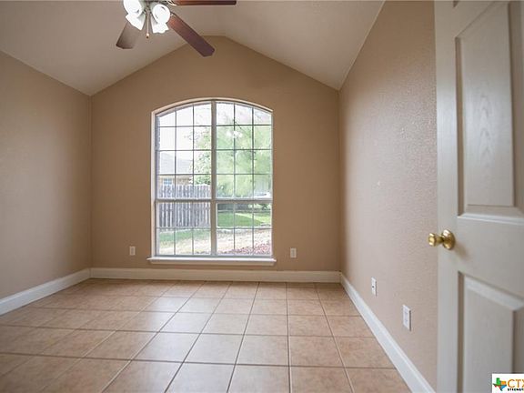 5th image of 102 Corral Ct