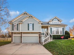 2421 NE Carousel Ct, Lees Summit, MO 64086