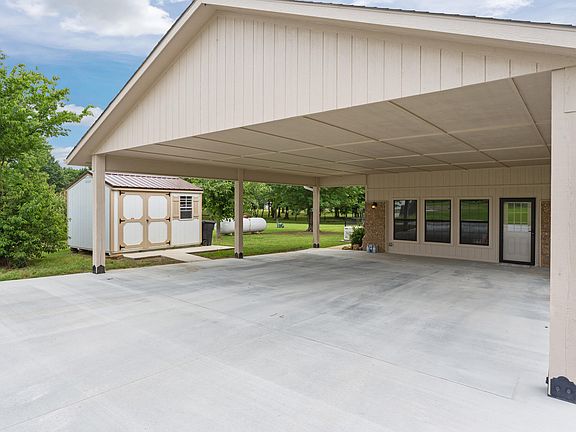 5th image of 730 Lori Ln