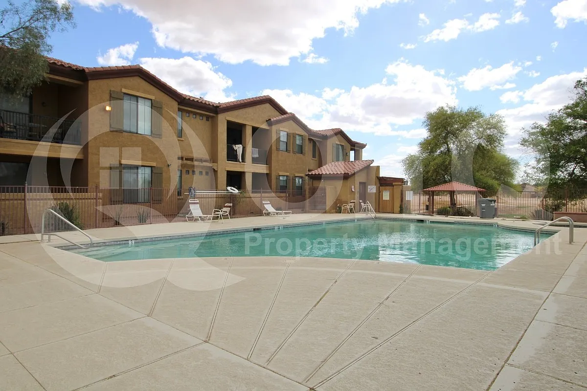 2 bed, 2.0 bath, 1495 sqft, $1,325 — Photo 2