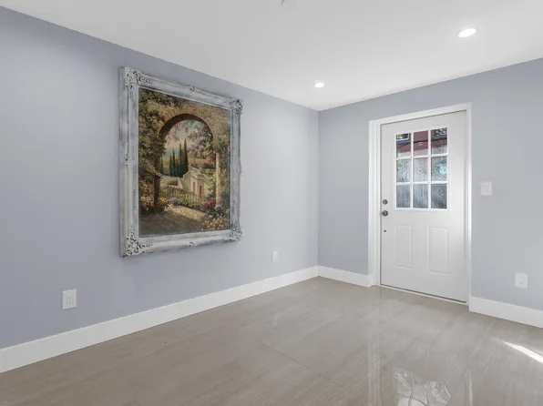 14 Roosevelt Place image 11 of 16