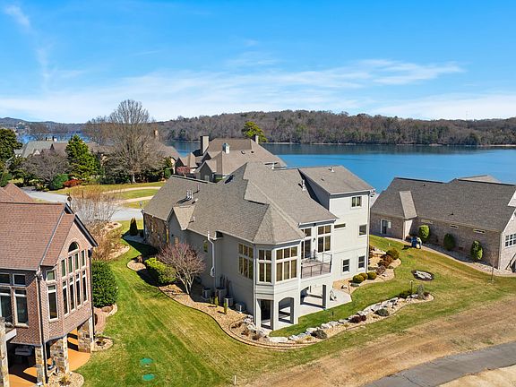 5th image of 170 Blue Jay Ave