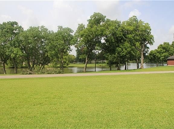 3rd image of 513 Lake Shore Dr