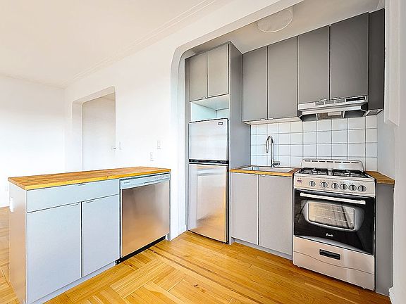 3rd image of 200 Haven Ave #2KK