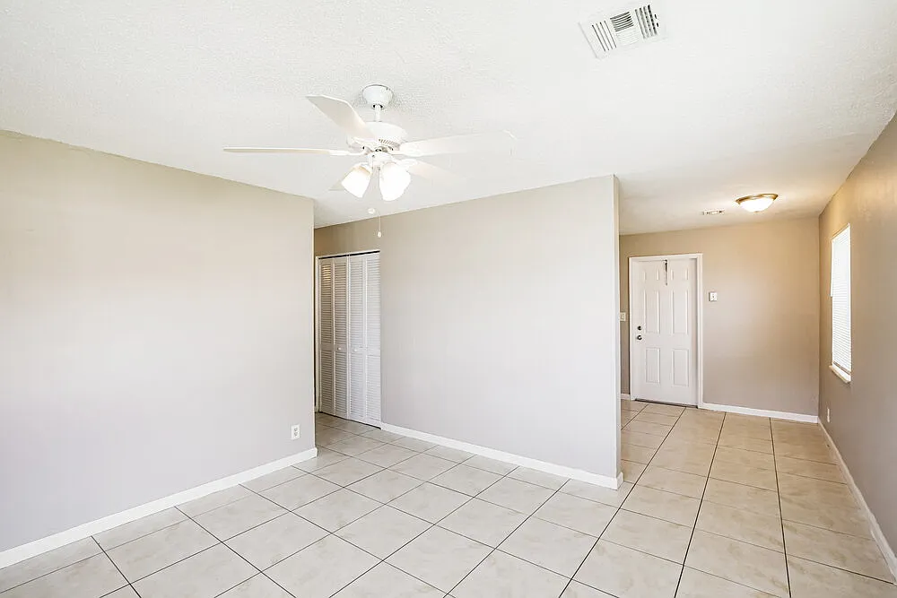 3 bed, 1.0 bath, 888 sqft, $2,100 — Photo 4