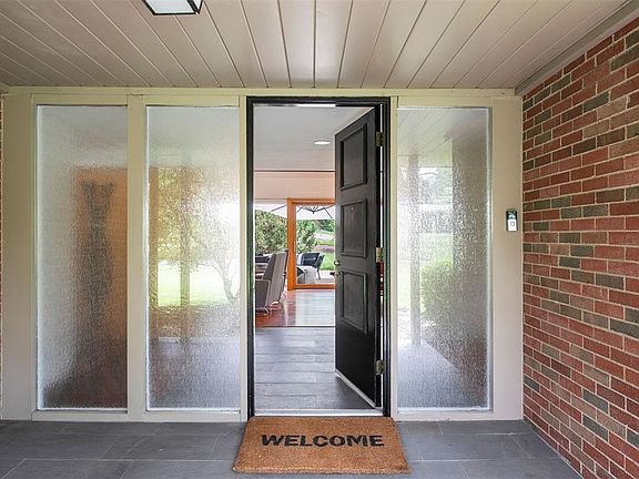 2nd image of 36 Stoneyside Ln