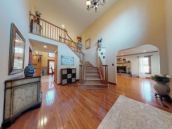 2nd image of 5205 Boxwood Ln