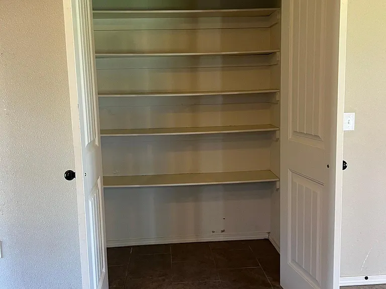 2529 S Virginia Ave — Photo 5