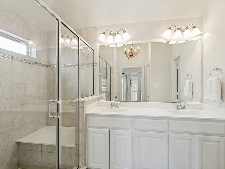 531 Catherine Ln — Photo 7