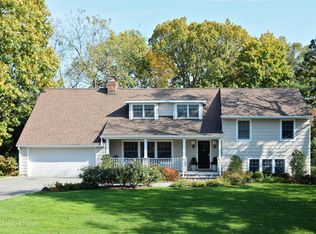 165 Woodhill Ln, Manhasset, NY 11030