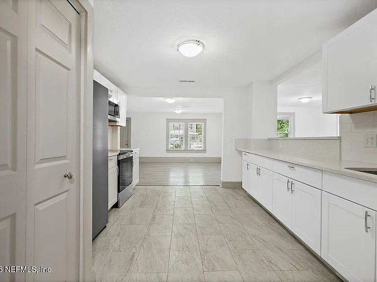 3058 Rosselle St — Photo 14