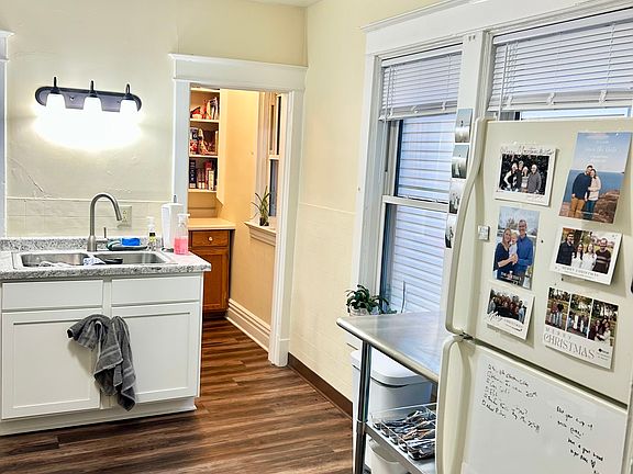 4th image of 2811 W 3rd St #2