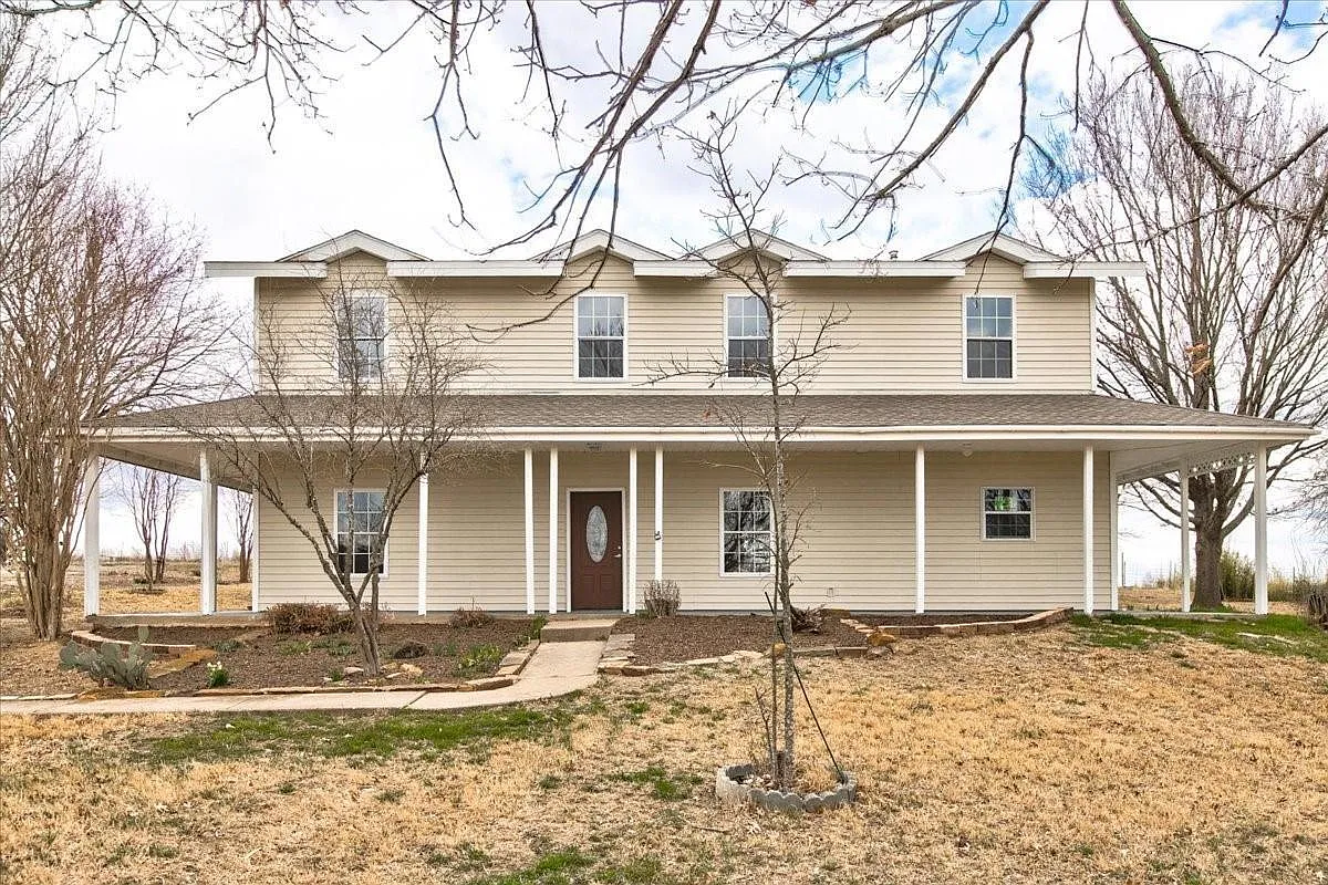 4 bed, 3.5 bath, 3558 sqft, $3,500 — Photo 2
