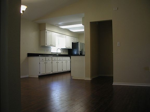 NEW LAMINATE FLOORING