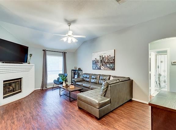 3rd image of 4604 Bluebird Ln