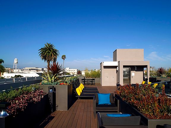 3rd image of 720 N El Centro Ave APT 122