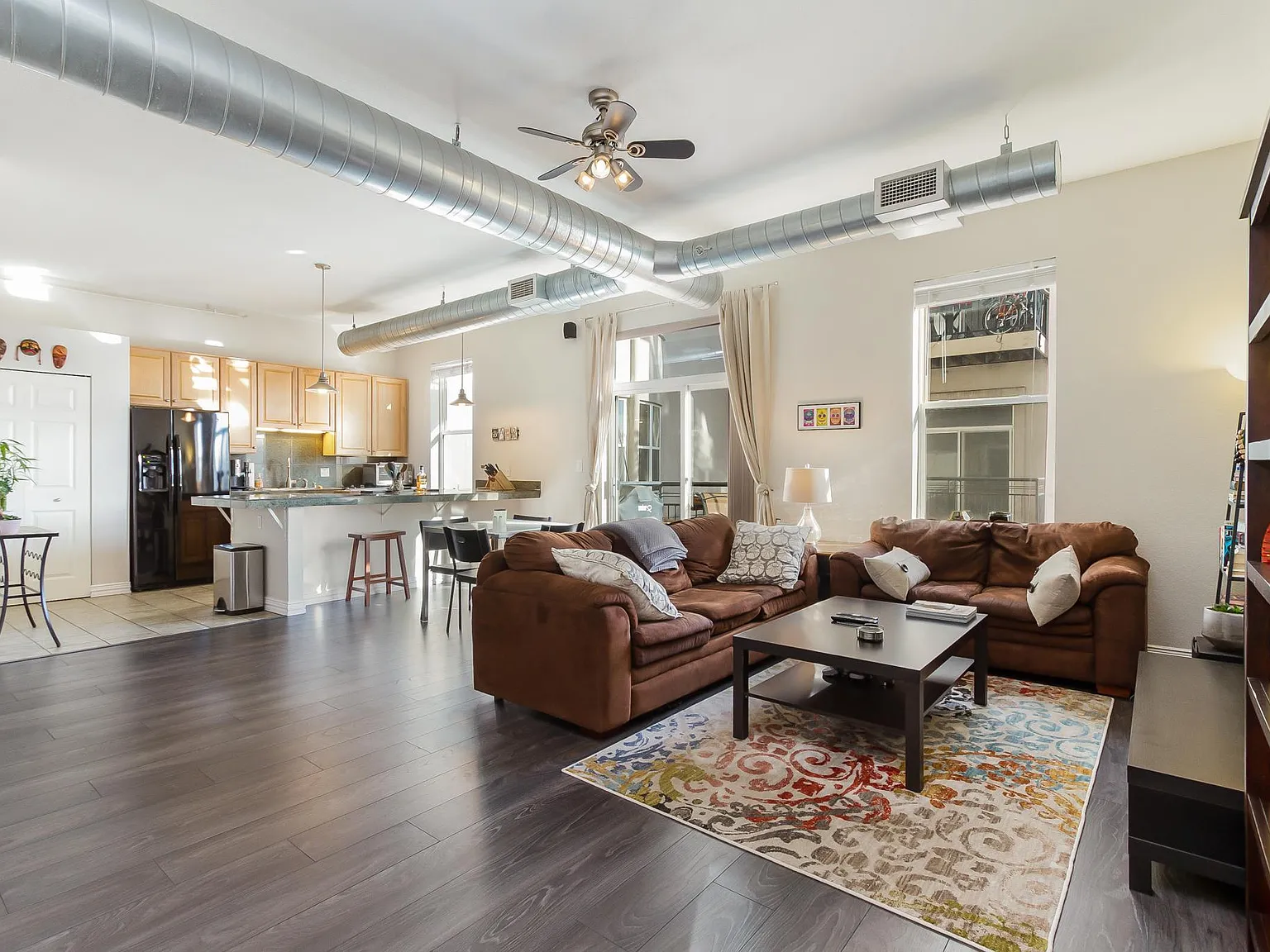1 bed, 890 sqft, $1,950 — Photo 1