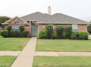 6202 Donna Dr, Midlothian, TX 76065