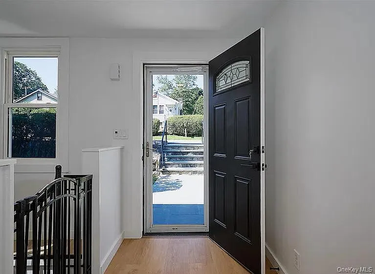 3 bed, 2.0 bath, 1572 sqft, $2,300 — Photo 4