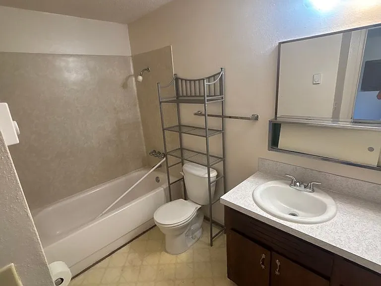 260 D St — Photo 2