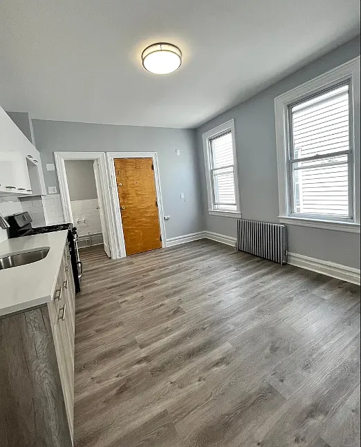 2 bed, 800 sqft, $2,000 — Photo 2