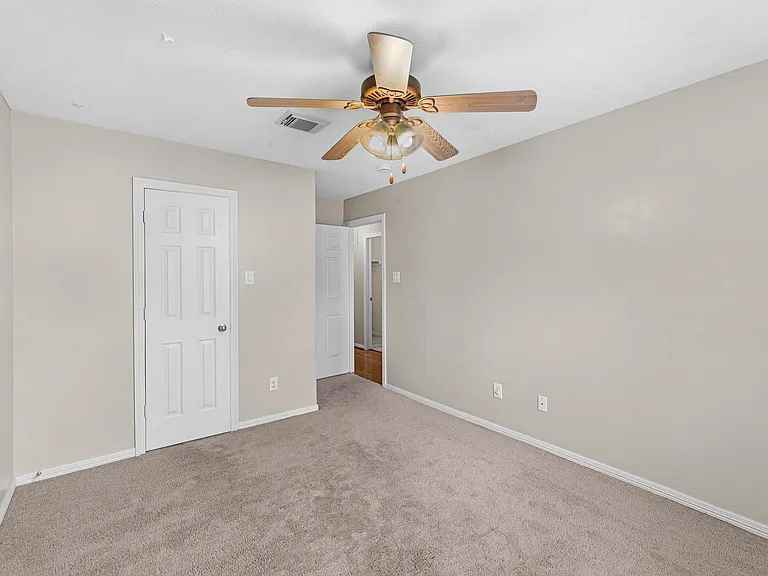 5228 Larkin St — Photo 21